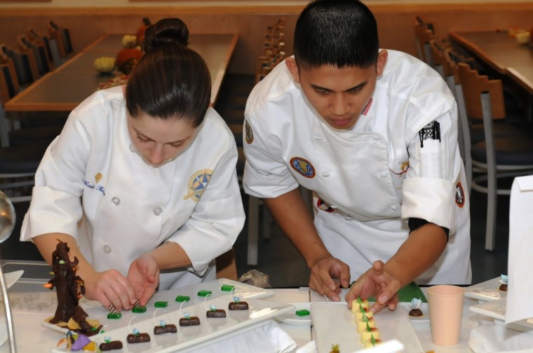 III Corps, Fort Hood Culinary Arts Team hosts Thanksgiving show